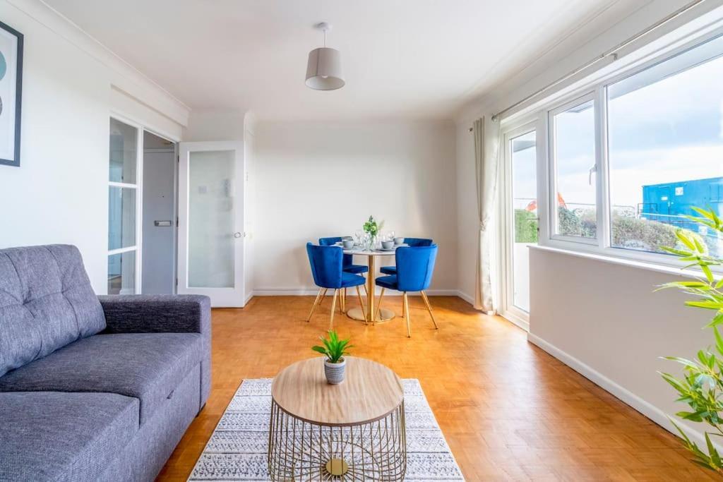 Beautiful Sea View 2 Bedroom Sleeps 6-Free Parking Bournemouth Buitenkant foto